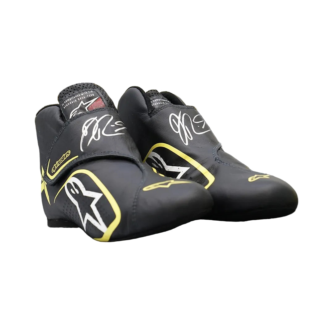 Daniel Ricciardo 2019 Black Racing Shoes in black, with printed colour panels along the sides. Race day attire footwear that matches any racing jumpsuit.
