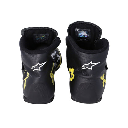 black fan footwear from the 2019 season, with neat stitching and a sleek racing shape. Everyday racing attire for fans who never switch off.